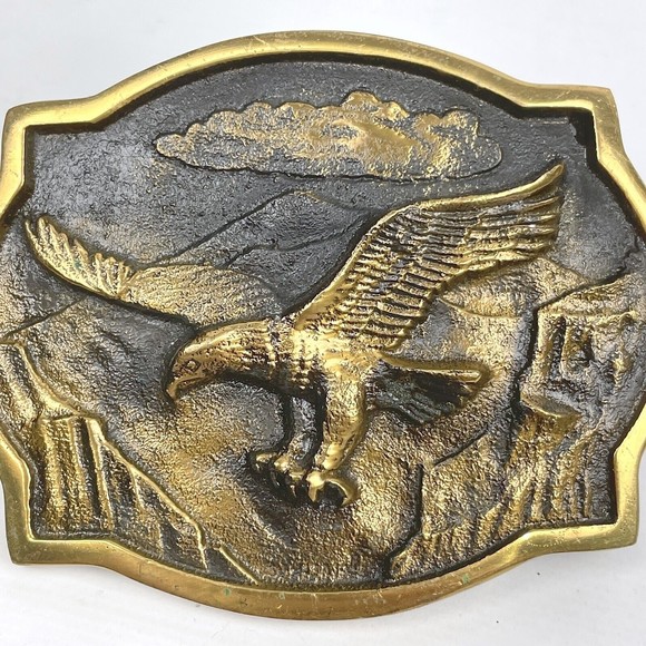 VTG 1983 Patriotic Flying Eagle Solid Brass Belt Buckle Heritage Mint Collection - Picture 3 of 6